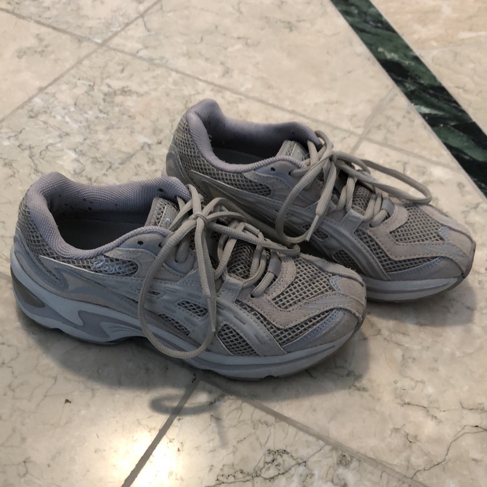 ASICS Gel-Preleus Sneakers, size 6